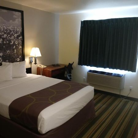 Super 8 By Wyndham Windsor Hotel Kültér fotó
