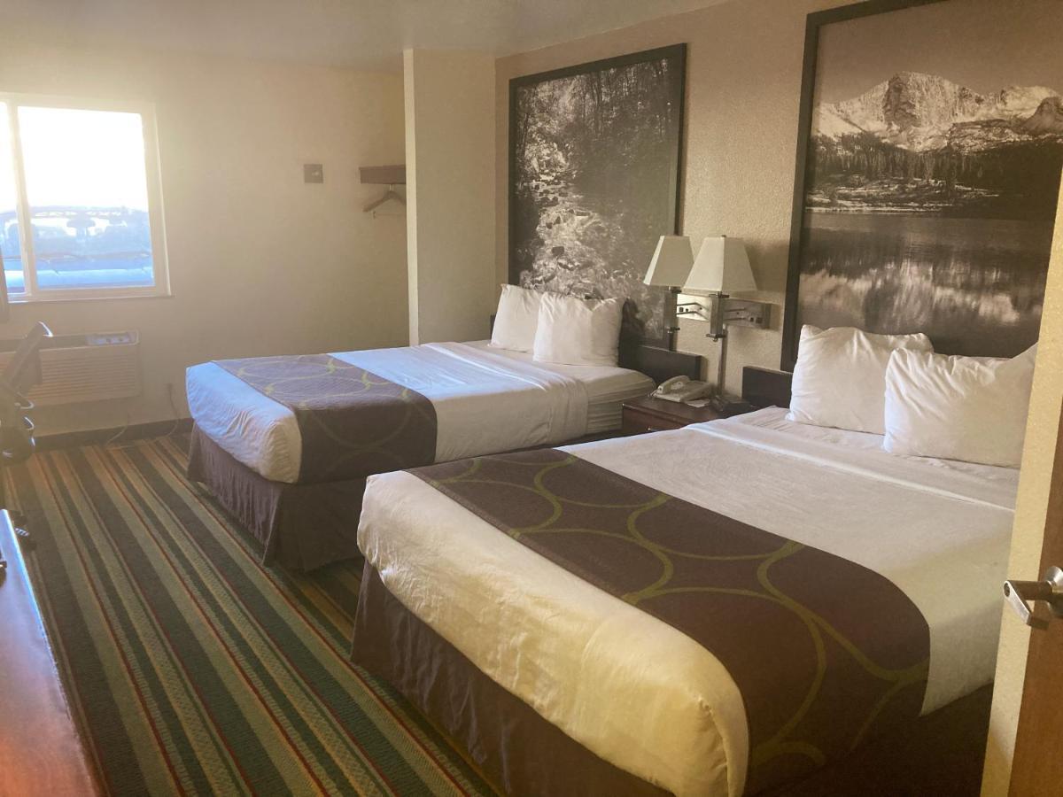 Super 8 By Wyndham Windsor Hotel Kültér fotó