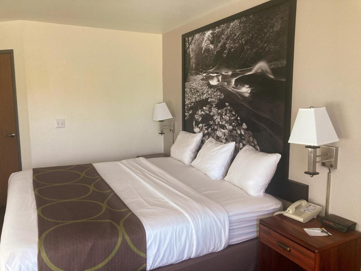 Super 8 By Wyndham Windsor Hotel Kültér fotó
