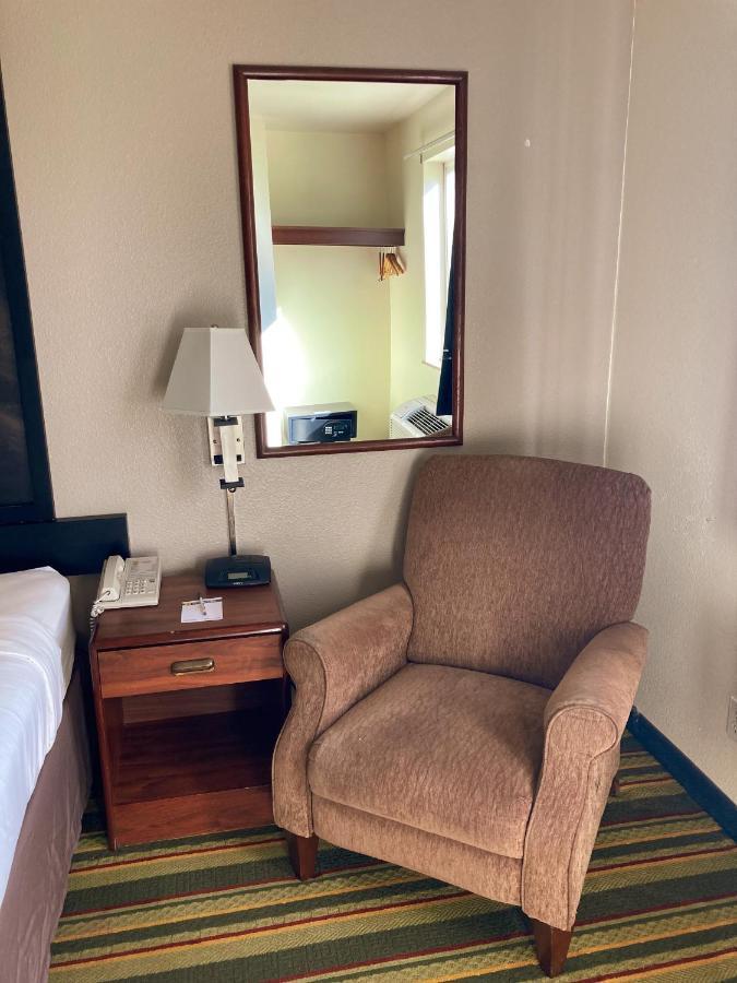 Super 8 By Wyndham Windsor Hotel Kültér fotó