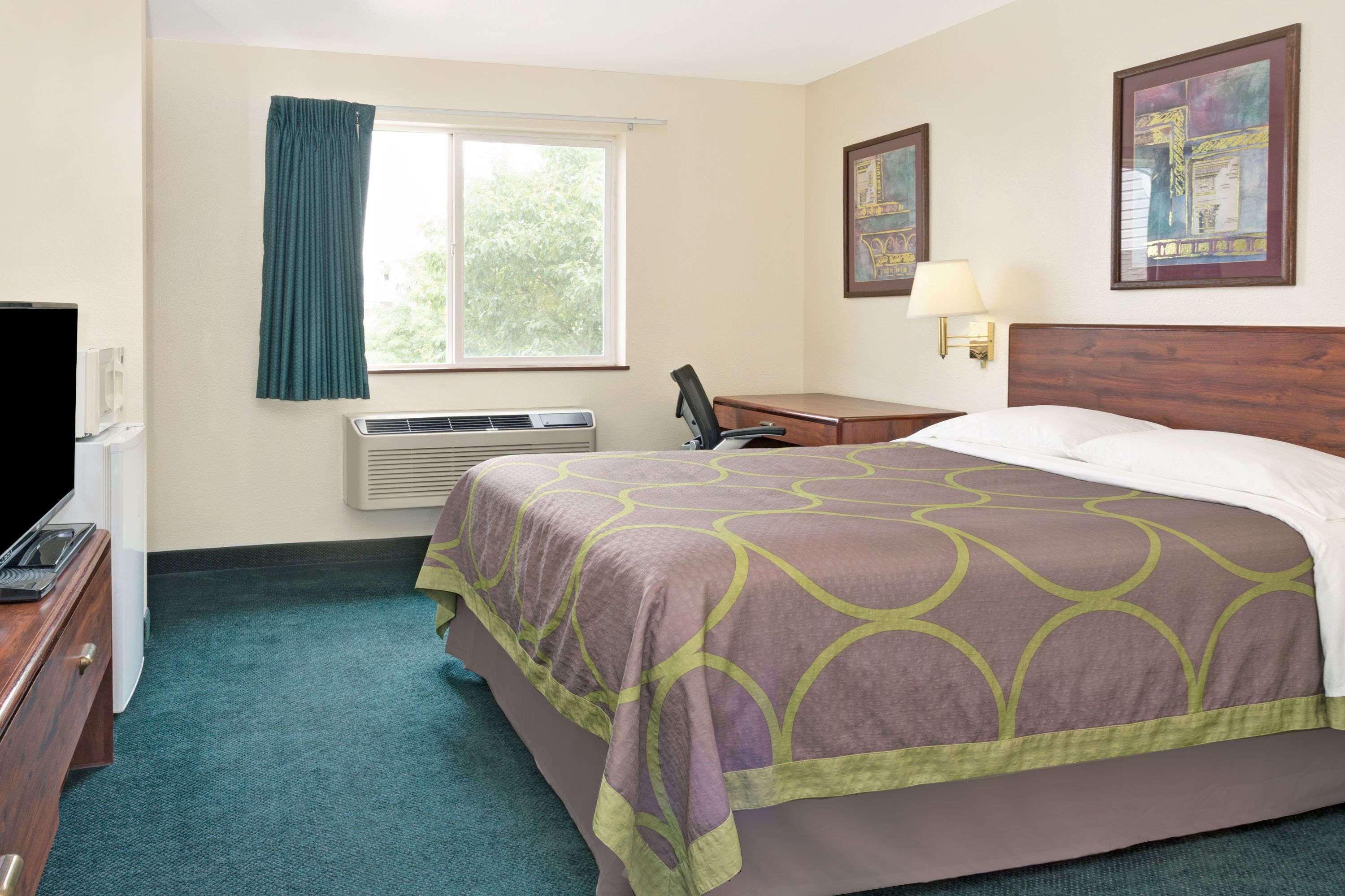 Super 8 By Wyndham Windsor Hotel Kültér fotó