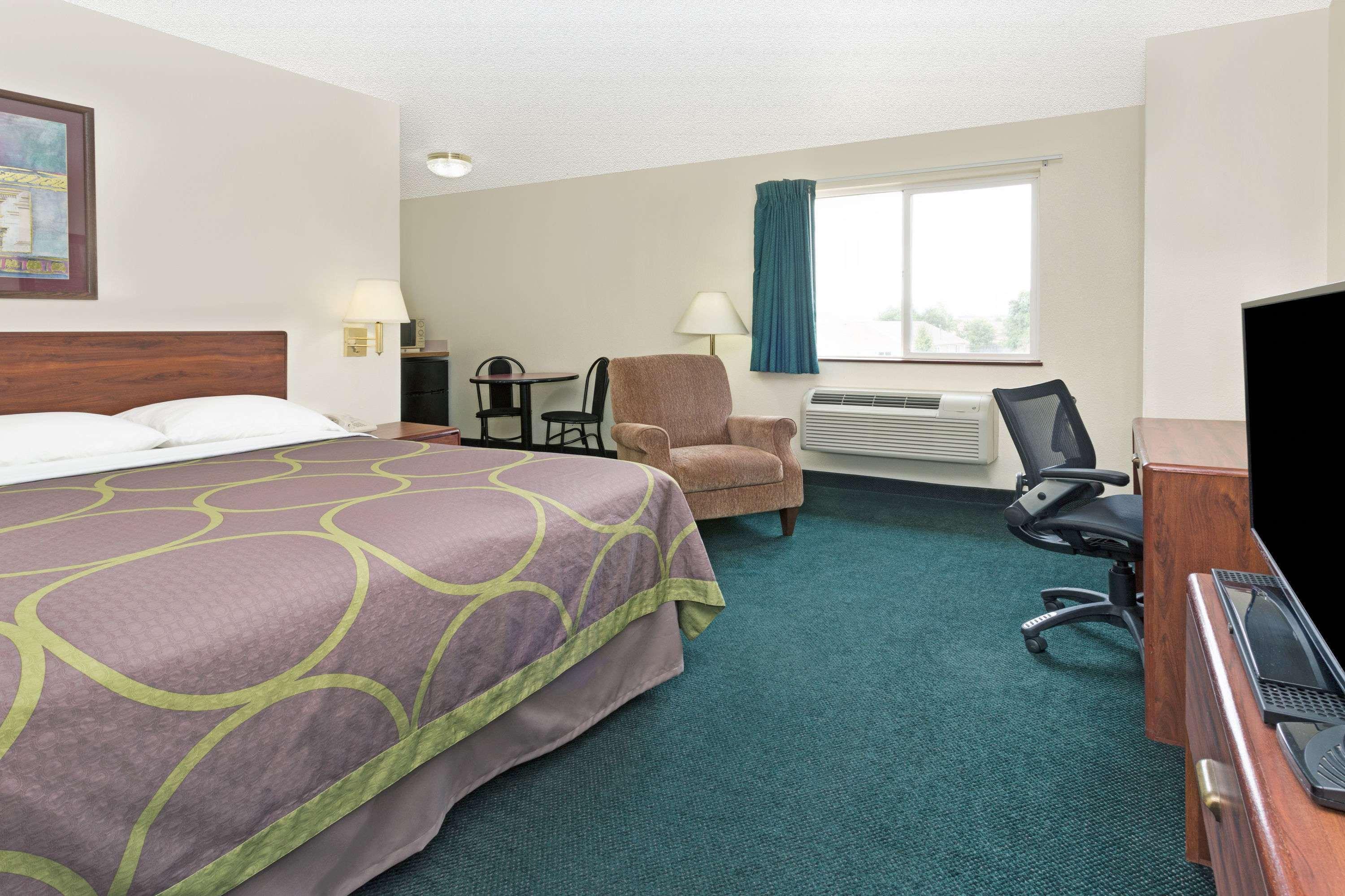 Super 8 By Wyndham Windsor Hotel Kültér fotó